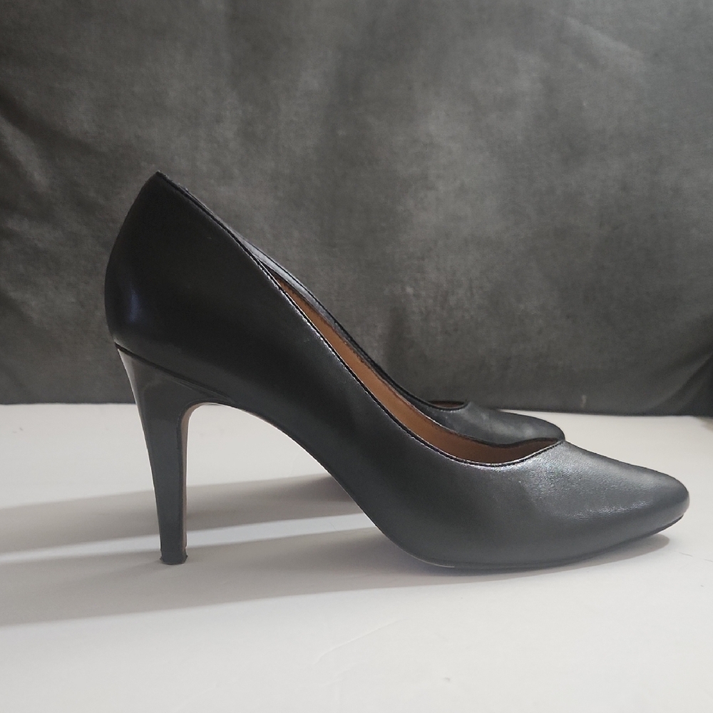 Trotters Classic Leather Black Patent Heels  Sz 10